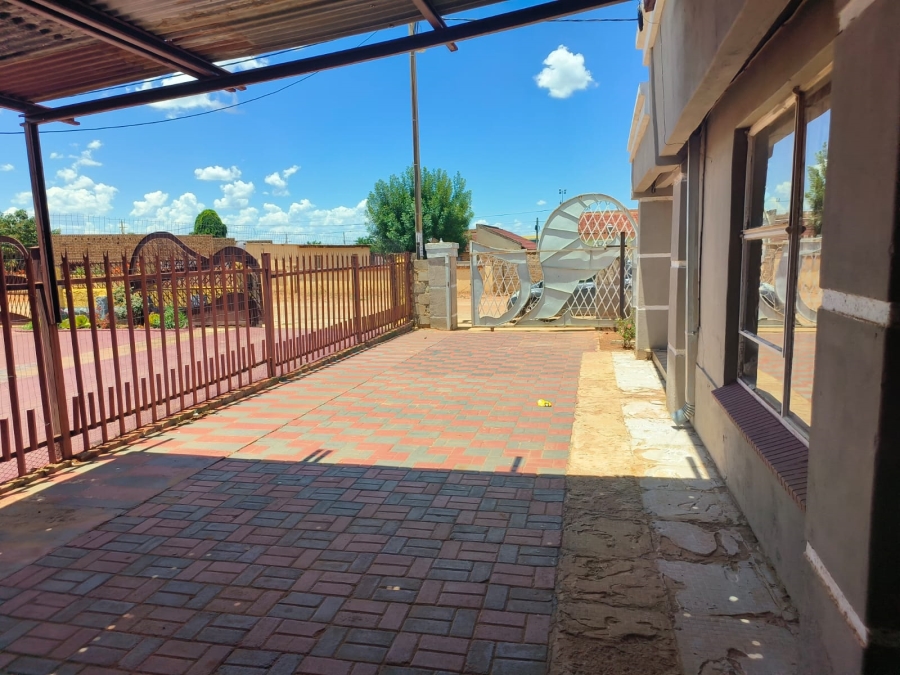 To Let 3 Bedroom Property for Rent in Jouberton North West